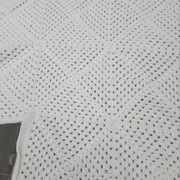 Hand Knit Snowflake Blanket - Picture 5 of 9